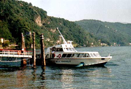 Aliscafo - Aliscafo, das fliegende Schiff bringt Sie auf die andere Seite des Sees und zu den Inseln ...